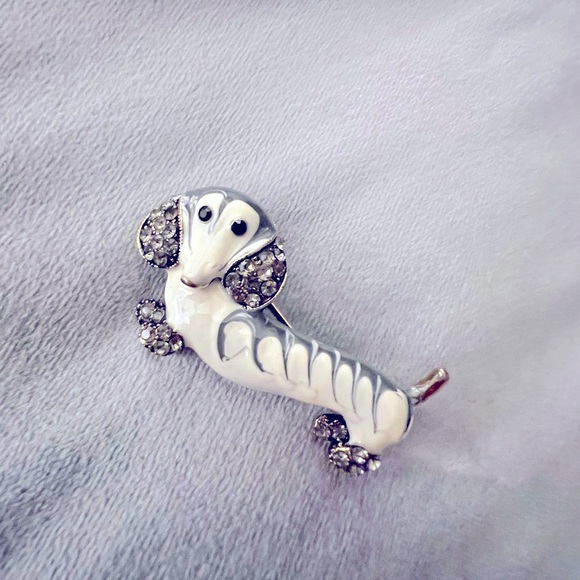 New Doxie Brooch - Picture 2 of 3